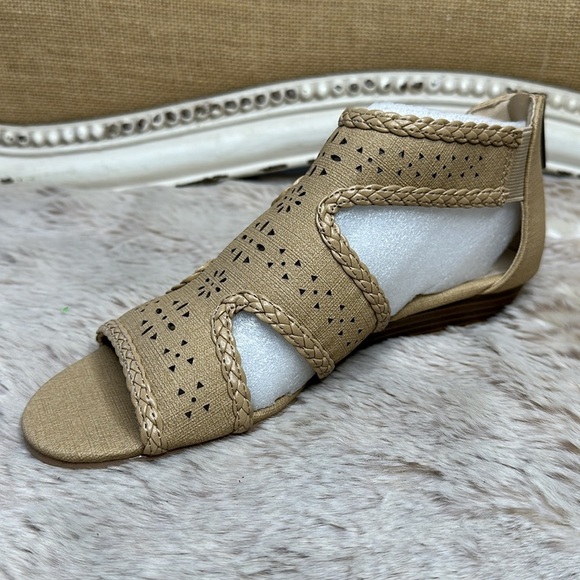 Easy Street | Thelma Wedge Sandal in Beige Linen | Size 6 - Picture 2 of 15